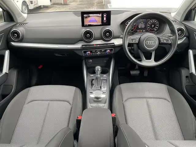 アウディ Ｑ２ 30TFSIスポーツ 東京都 2019(令1)年 4.5万km 白 純正ナビ/バックカメラ/ACC/純正18インチアルミホイール/シートヒーター/フルセグTV/LEDヘッドライト/ドライブレコーダー/ETC2.0