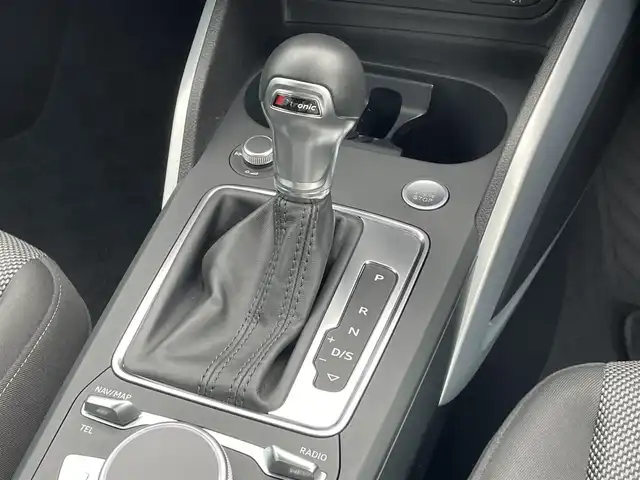 アウディ Ｑ２ 30TFSIスポーツ 東京都 2019(令1)年 4.5万km 白 純正ナビ/バックカメラ/ACC/純正18インチアルミホイール/シートヒーター/フルセグTV/LEDヘッドライト/ドライブレコーダー/ETC2.0