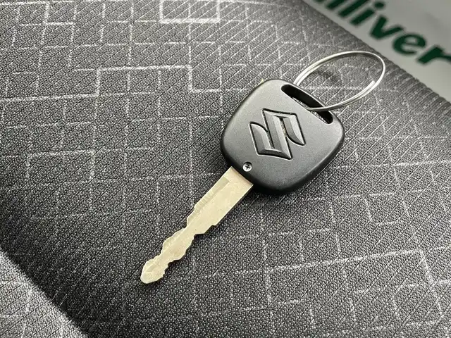 スズキ ワゴンＲ FA 佐賀県 2021(令3)年 1.7万km ブルーイッシュブラックパール3 純正オーディオデッキ/・AM/FM/CD//リモコンキー/フロアマット/オートライト/スズキ セーフティサポート（装着車）/・デュアルセンサーブレーキサポート（前方自動ブレーキ）/・誤発進抑制機能（前進時）/・後退時ブレーキサポート/・後方誤発進抑制機能/・車線逸脱警報機能/・ふらつき警報機能/・先行車発進お知らせ機能/・ハイビームアシスト（自動切替）/・ESP（車両走行安定補助システム）/・ヒルホールドコントロール（CVT車）/・シートベルトリマインダー（運転席・助手席）/・チャイルドシート固定用ISOFIX対応バー＋テザーアンカー/・イモビライザー（盗難防止システム）