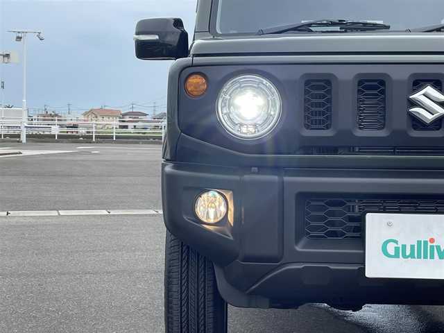 スズキ ジムニー XC 佐賀県 2024(令6)年 0.4万km ジャングルグリーン ワンオーナー/SDナビゲーション「MDV-S708」/・AM/FM/BT/CD/DVD/フルセグ/バックカメラ/純正OP背面タイヤカバー/LEDヘッドライト/・オートマチックハイビーム/USB入力端子/クルーズコントロール/前方ドライブレコーダー/シートヒーター「運転席/助手席」/革巻きステアリング/純正16インチアルミホイール/スマートキー/オートエアコン/フロアマット/ドアバイザー/新車保証書/取扱説明書/スペアキー1本/スズキセーフティーサポート/・デュアルセンサーブレーキサポート/・誤発進抑制機能（前進・後退両方）/・車線逸脱警報機能/・ふらつき警報機能/・先行車発進お知らせ機能/・ESP（車両走行安定補助システム／横滑り防止装置）/・ヒルホールドコントロール（坂道発進補助）/・ヒルディセントコントロール（下り坂速度制御）/・ABS＋EBD＋ブレーキアシスト/・エマージェンシーストップシグナル