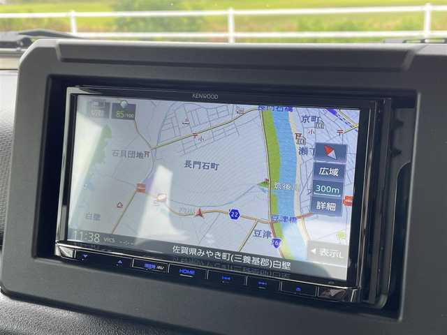 スズキ ジムニー XC 佐賀県 2024(令6)年 0.4万km ジャングルグリーン ワンオーナー/SDナビゲーション「MDV-S708」/・AM/FM/BT/CD/DVD/フルセグ/バックカメラ/純正OP背面タイヤカバー/LEDヘッドライト/・オートマチックハイビーム/USB入力端子/クルーズコントロール/前方ドライブレコーダー/シートヒーター「運転席/助手席」/革巻きステアリング/純正16インチアルミホイール/スマートキー/オートエアコン/フロアマット/ドアバイザー/新車保証書/取扱説明書/スペアキー1本/スズキセーフティーサポート/・デュアルセンサーブレーキサポート/・誤発進抑制機能（前進・後退両方）/・車線逸脱警報機能/・ふらつき警報機能/・先行車発進お知らせ機能/・ESP（車両走行安定補助システム／横滑り防止装置）/・ヒルホールドコントロール（坂道発進補助）/・ヒルディセントコントロール（下り坂速度制御）/・ABS＋EBD＋ブレーキアシスト/・エマージェンシーストップシグナル