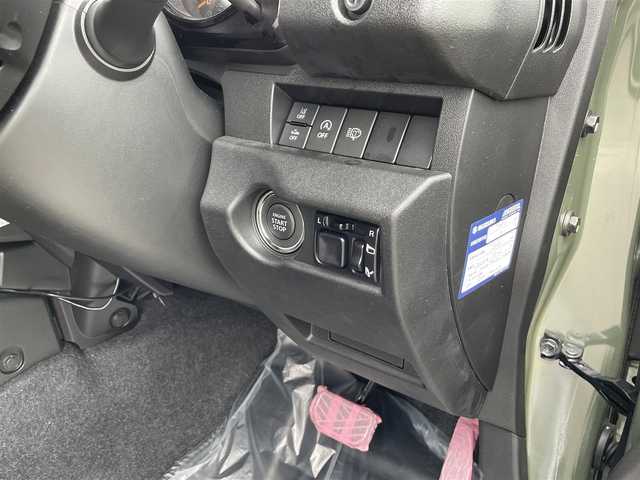 スズキ ジムニー XC 佐賀県 2024(令6)年 0.4万km ジャングルグリーン ワンオーナー/SDナビゲーション「MDV-S708」/・AM/FM/BT/CD/DVD/フルセグ/バックカメラ/純正OP背面タイヤカバー/LEDヘッドライト/・オートマチックハイビーム/USB入力端子/クルーズコントロール/前方ドライブレコーダー/シートヒーター「運転席/助手席」/革巻きステアリング/純正16インチアルミホイール/スマートキー/オートエアコン/フロアマット/ドアバイザー/新車保証書/取扱説明書/スペアキー1本/スズキセーフティーサポート/・デュアルセンサーブレーキサポート/・誤発進抑制機能（前進・後退両方）/・車線逸脱警報機能/・ふらつき警報機能/・先行車発進お知らせ機能/・ESP（車両走行安定補助システム／横滑り防止装置）/・ヒルホールドコントロール（坂道発進補助）/・ヒルディセントコントロール（下り坂速度制御）/・ABS＋EBD＋ブレーキアシスト/・エマージェンシーストップシグナル
