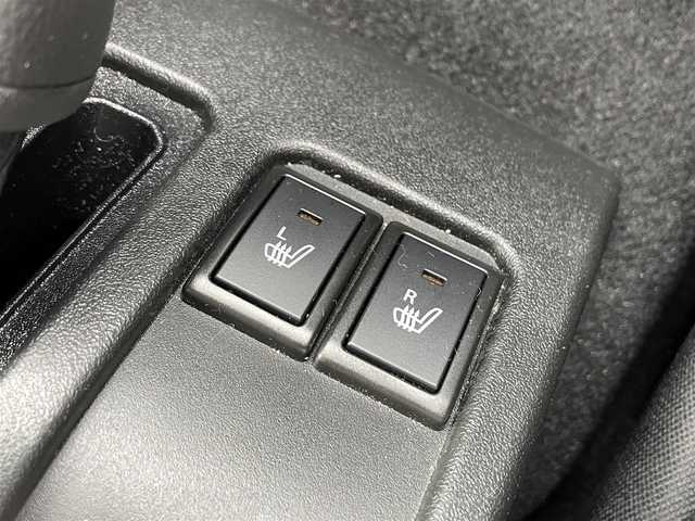 スズキ ジムニー XC 佐賀県 2024(令6)年 0.4万km ジャングルグリーン ワンオーナー/SDナビゲーション「MDV-S708」/・AM/FM/BT/CD/DVD/フルセグ/バックカメラ/純正OP背面タイヤカバー/LEDヘッドライト/・オートマチックハイビーム/USB入力端子/クルーズコントロール/前方ドライブレコーダー/シートヒーター「運転席/助手席」/革巻きステアリング/純正16インチアルミホイール/スマートキー/オートエアコン/フロアマット/ドアバイザー/新車保証書/取扱説明書/スペアキー1本/スズキセーフティーサポート/・デュアルセンサーブレーキサポート/・誤発進抑制機能（前進・後退両方）/・車線逸脱警報機能/・ふらつき警報機能/・先行車発進お知らせ機能/・ESP（車両走行安定補助システム／横滑り防止装置）/・ヒルホールドコントロール（坂道発進補助）/・ヒルディセントコントロール（下り坂速度制御）/・ABS＋EBD＋ブレーキアシスト/・エマージェンシーストップシグナル