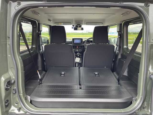 スズキ ジムニー XC 佐賀県 2024(令6)年 0.4万km ジャングルグリーン ワンオーナー/SDナビゲーション「MDV-S708」/・AM/FM/BT/CD/DVD/フルセグ/バックカメラ/純正OP背面タイヤカバー/LEDヘッドライト/・オートマチックハイビーム/USB入力端子/クルーズコントロール/前方ドライブレコーダー/シートヒーター「運転席/助手席」/革巻きステアリング/純正16インチアルミホイール/スマートキー/オートエアコン/フロアマット/ドアバイザー/新車保証書/取扱説明書/スペアキー1本/スズキセーフティーサポート/・デュアルセンサーブレーキサポート/・誤発進抑制機能（前進・後退両方）/・車線逸脱警報機能/・ふらつき警報機能/・先行車発進お知らせ機能/・ESP（車両走行安定補助システム／横滑り防止装置）/・ヒルホールドコントロール（坂道発進補助）/・ヒルディセントコントロール（下り坂速度制御）/・ABS＋EBD＋ブレーキアシスト/・エマージェンシーストップシグナル