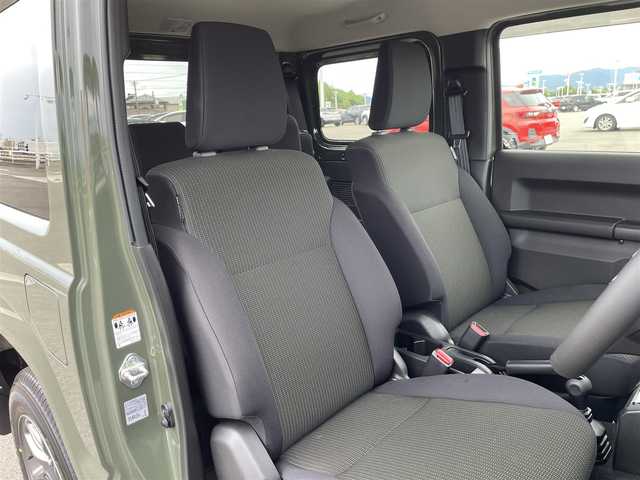 スズキ ジムニー XC 佐賀県 2024(令6)年 0.4万km ジャングルグリーン ワンオーナー/SDナビゲーション「MDV-S708」/・AM/FM/BT/CD/DVD/フルセグ/バックカメラ/純正OP背面タイヤカバー/LEDヘッドライト/・オートマチックハイビーム/USB入力端子/クルーズコントロール/前方ドライブレコーダー/シートヒーター「運転席/助手席」/革巻きステアリング/純正16インチアルミホイール/スマートキー/オートエアコン/フロアマット/ドアバイザー/新車保証書/取扱説明書/スペアキー1本/スズキセーフティーサポート/・デュアルセンサーブレーキサポート/・誤発進抑制機能（前進・後退両方）/・車線逸脱警報機能/・ふらつき警報機能/・先行車発進お知らせ機能/・ESP（車両走行安定補助システム／横滑り防止装置）/・ヒルホールドコントロール（坂道発進補助）/・ヒルディセントコントロール（下り坂速度制御）/・ABS＋EBD＋ブレーキアシスト/・エマージェンシーストップシグナル