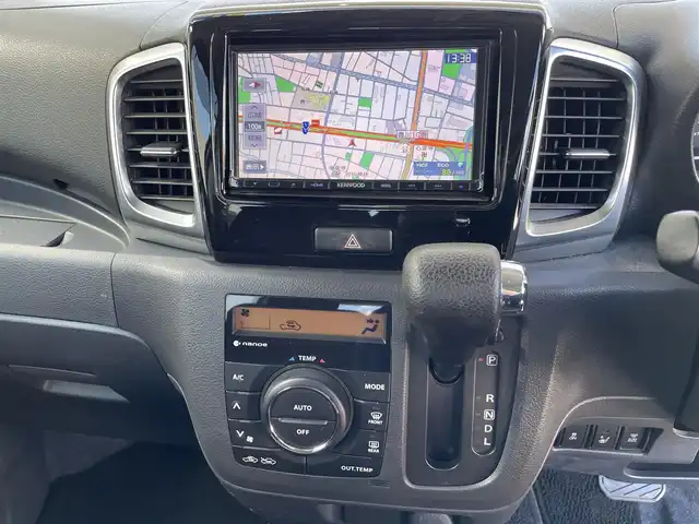 スズキ スペーシア カスタム XS 愛知県 2015(平27)年 6.5万km クリスタルホワイトP (株)IDOMが運営する【じしゃロン豊川店】の自社ローン専用車両になります。こちらは現金またはオートローンご利用時の価格です。自社ローンご希望の方は別途その旨お申付け下さい/社外SDナビ/（AM/FM/CD/DVD/ワンセグ）/バックカメラ/両側パワースライドドア /前後ドライブレコーダー/衝突被害軽減ブレーキ/レーンキープアシスト/運転席シートヒーター/オートライト/HIDヘッドライト/純正AW15インチ/ステアリングリモコン/ドアバイザー/フォグライト