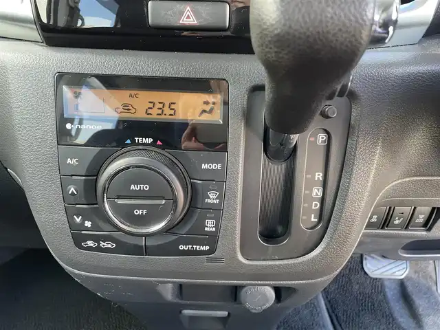 スズキ スペーシア カスタム XS 愛知県 2015(平27)年 6.5万km クリスタルホワイトP (株)IDOMが運営する【じしゃロン豊川店】の自社ローン専用車両になります。こちらは現金またはオートローンご利用時の価格です。自社ローンご希望の方は別途その旨お申付け下さい/社外SDナビ/（AM/FM/CD/DVD/ワンセグ）/バックカメラ/両側パワースライドドア /前後ドライブレコーダー/衝突被害軽減ブレーキ/レーンキープアシスト/運転席シートヒーター/オートライト/HIDヘッドライト/純正AW15インチ/ステアリングリモコン/ドアバイザー/フォグライト