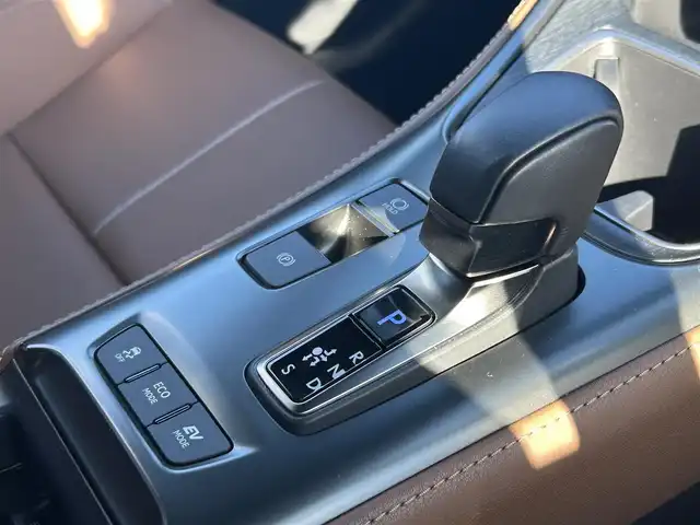 レクサス ＬＢＸ リラックス 愛媛県 2024(令6)年 0.7万km ソニッククロム プッシュスタート/純正メーカーナビ（FM/AM/フルセグTV/Bluetooth）/バックカメラ/ETC2.0/クルーズコントロール/パワーバックドア/レザーシート/シートヒーター/ステアリングヒーター/オートライト/オートマチックハイビーム/横滑り防止装置/レーンキープアシスト/純正アルミホイール