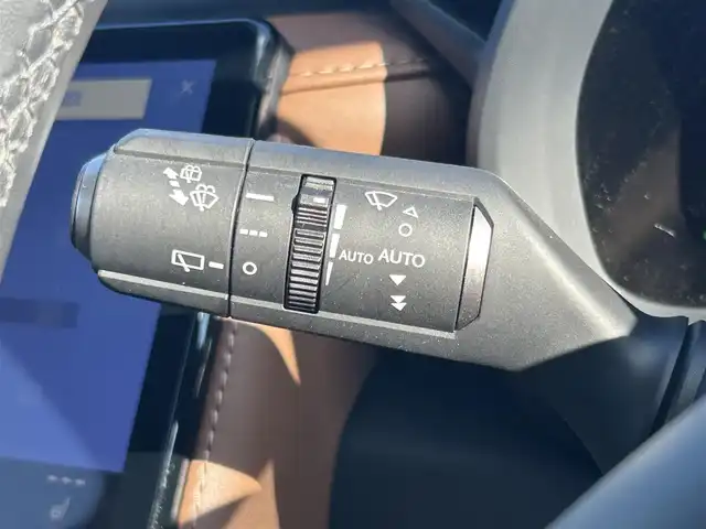 レクサス ＬＢＸ リラックス 愛媛県 2024(令6)年 0.7万km ソニッククロム プッシュスタート/純正メーカーナビ（FM/AM/フルセグTV/Bluetooth）/バックカメラ/ETC2.0/クルーズコントロール/パワーバックドア/レザーシート/シートヒーター/ステアリングヒーター/オートライト/オートマチックハイビーム/横滑り防止装置/レーンキープアシスト/純正アルミホイール