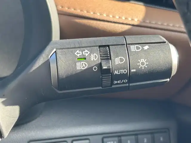 レクサス ＬＢＸ リラックス 愛媛県 2024(令6)年 0.7万km ソニッククロム プッシュスタート/純正メーカーナビ（FM/AM/フルセグTV/Bluetooth）/バックカメラ/ETC2.0/クルーズコントロール/パワーバックドア/レザーシート/シートヒーター/ステアリングヒーター/オートライト/オートマチックハイビーム/横滑り防止装置/レーンキープアシスト/純正アルミホイール