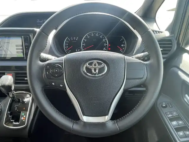 トヨタ ノア Si 秋田県 2014(平26)年 12.2万km ボルドーマイカメタリック (株)IDOMが運営する【じしゃロン秋田店】の自社ローン専用車両になります。こちらは現金またはオートローンご利用時の価格です。自社ローンご希望の方は別途その旨お申付け下さい//////////////////////////////メモリナビ/フルセグテレビ/フリップダウンモニター/ウィンカーミラー/ドアバイザー/プッシュスタート/片側パワースライドドア/スマートキー