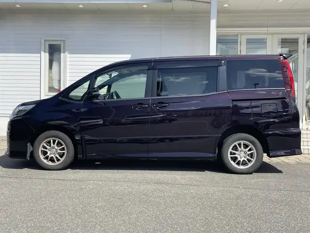 トヨタ ノア Si 秋田県 2014(平26)年 12.2万km ボルドーマイカメタリック (株)IDOMが運営する【じしゃロン秋田店】の自社ローン専用車両になります。こちらは現金またはオートローンご利用時の価格です。自社ローンご希望の方は別途その旨お申付け下さい//////////////////////////////メモリナビ/フルセグテレビ/フリップダウンモニター/ウィンカーミラー/ドアバイザー/プッシュスタート/片側パワースライドドア/スマートキー