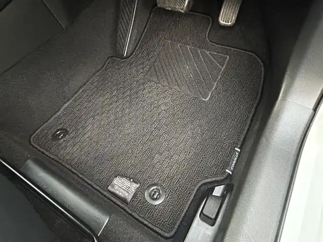トヨタ カローラ スポーツ ハイブリッドG スタイルPKG 大阪府 2020(令2)年 4.8万km プラチナホワイトパールマイカ 純正8型ディスプレイオーディオ/バックカメラ/フルセグ/トヨタセーフティセンス/BBSアルミホイール/シートヒーター/ハーフレザーシート/ビルトインETC/LEDヘッドライト/電子パーキングブレーキ/スマートキー