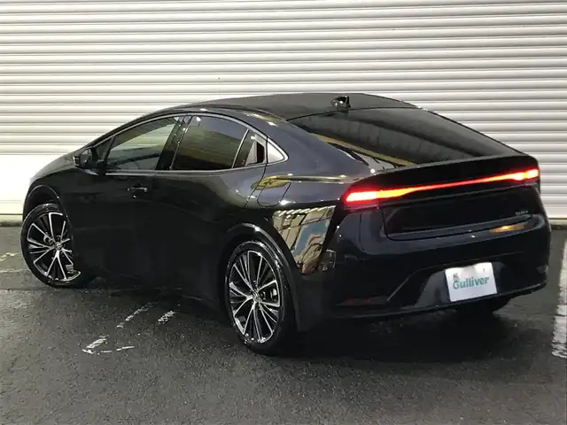 トヨタ プリウス Z 和歌山県 2023(令5)年 5.9万km アティチュードブラックマイカ 純正12.3型ディスプレイオーディオ/(TV/BT/AM/FM/AppleCarPlay/Miracast対応)/パワーバックドア/ビルトインETC2.0/レーダークルーズコントロール/クリアランスソナー/セーフティセンス/・プリクラッシュセーフティ/・レーンチェンジアシスト/・レーントレーシングアシスト/・レーンディパーチャーアラート/・パーキングアシスト/・オートマチックハイビーム/・ロードサインアシスト/・発進遅れ告知機能/・ブラインドスポットモニター/デジタルインナーミラー/LEDヘッドランプ/合皮巻きステアリング/ステアリングヒーター/前席シートヒーター/ベンチレーション/運転席メモリー付パワーシート/純正19インチアルミホイール/スマートエントリー/スタートシステム/スペアキーX1/保証書