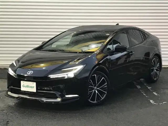 トヨタ プリウス Z 和歌山県 2023(令5)年 5.9万km アティチュードブラックマイカ 純正12.3型ディスプレイオーディオ/(TV/BT/AM/FM/AppleCarPlay/Miracast対応)/パワーバックドア/ビルトインETC2.0/レーダークルーズコントロール/クリアランスソナー/セーフティセンス/・プリクラッシュセーフティ/・レーンチェンジアシスト/・レーントレーシングアシスト/・レーンディパーチャーアラート/・パーキングアシスト/・オートマチックハイビーム/・ロードサインアシスト/・発進遅れ告知機能/・ブラインドスポットモニター/デジタルインナーミラー/LEDヘッドランプ/合皮巻きステアリング/ステアリングヒーター/前席シートヒーター/ベンチレーション/運転席メモリー付パワーシート/純正19インチアルミホイール/スマートエントリー/スタートシステム/スペアキーX1/保証書