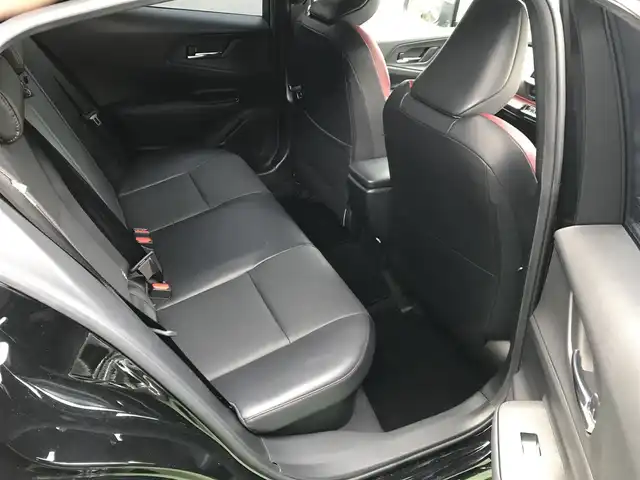 トヨタ プリウス Z 和歌山県 2023(令5)年 5.9万km アティチュードブラックマイカ 純正12.3型ディスプレイオーディオ/(TV/BT/AM/FM/AppleCarPlay/Miracast対応)/パワーバックドア/ビルトインETC2.0/レーダークルーズコントロール/クリアランスソナー/セーフティセンス/・プリクラッシュセーフティ/・レーンチェンジアシスト/・レーントレーシングアシスト/・レーンディパーチャーアラート/・パーキングアシスト/・オートマチックハイビーム/・ロードサインアシスト/・発進遅れ告知機能/・ブラインドスポットモニター/デジタルインナーミラー/LEDヘッドランプ/合皮巻きステアリング/ステアリングヒーター/前席シートヒーター/ベンチレーション/運転席メモリー付パワーシート/純正19インチアルミホイール/スマートエントリー/スタートシステム/スペアキーX1/保証書