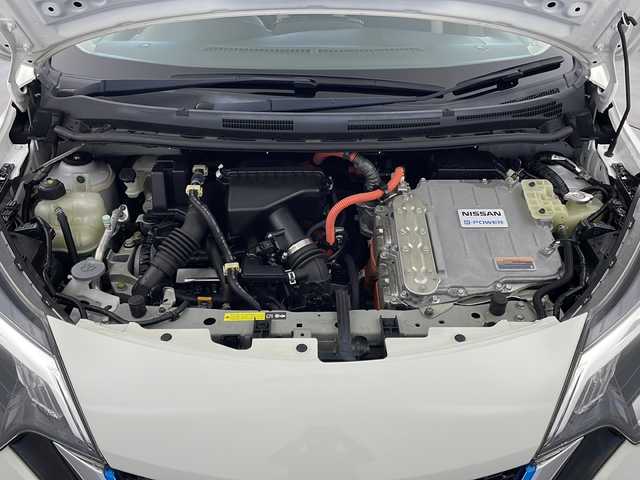 日産 ノート e－パワー X 栃木県 2018(平30)年 6.1万km ホワイト 衝突軽減ブレーキ/禁煙車/インテリジェントルームミラー/オートライト/オートエアコン/LEDヘッドライト/純正ナビ/（CD/DVD/BT/TV/FM/AM)/サイドバイザー/社外フロアマット/電動格納ミラー/フォグライト/社外ドラレコ