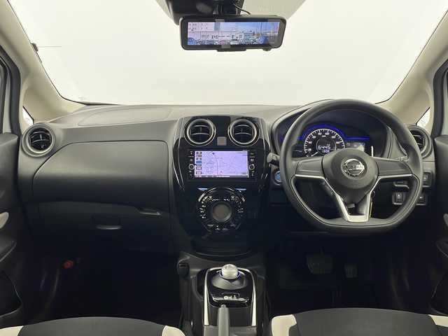 日産 ノート e－パワー X 栃木県 2018(平30)年 6.1万km ホワイト 衝突軽減ブレーキ/禁煙車/インテリジェントルームミラー/オートライト/オートエアコン/LEDヘッドライト/純正ナビ/（CD/DVD/BT/TV/FM/AM)/サイドバイザー/社外フロアマット/電動格納ミラー/フォグライト/社外ドラレコ