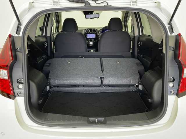 日産 ノート e－パワー X 栃木県 2018(平30)年 6.1万km ホワイト 衝突軽減ブレーキ/禁煙車/インテリジェントルームミラー/オートライト/オートエアコン/LEDヘッドライト/純正ナビ/（CD/DVD/BT/TV/FM/AM)/サイドバイザー/社外フロアマット/電動格納ミラー/フォグライト/社外ドラレコ