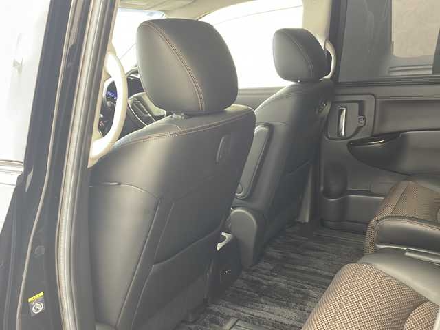 日産 エルグランド 250ハイウェイスター 兵庫県 2010(平22)年 5.3万km ファントムブラック ・純正ナビ/BT/CD/DVD/TV/・純正フリップダウンモニター/・ビルトインETC/・アラウンドビューモニター/・パワースライドドア/・ハーフレザーシート/・AC100V電源/・360°ドライブレコーダー/・ステアリングスイッチ/・社外車高調/・社外20インチアルミホイール/・HIDヘッドライト/・オートライト/・スマートキー/・プッシュスタート/・カーテンエアバッグ