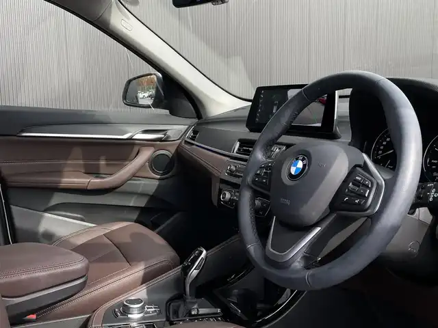 ＢＭＷ Ｘ１ xDrive 18d 長野県 2022(令4)年 0.6万km パール 4WD/ ハイラインパッケージ / ダコタレザーシート / モカ / コンフォートパッケージ/ シートヒーター / ACC / LKA / インテリジェントセーフティ / 純正ナビ / BT  / バックカメラ / クリアランスソナー / ドラレコ ミラー一体型ETC / パワーバックドア / 純正18AW