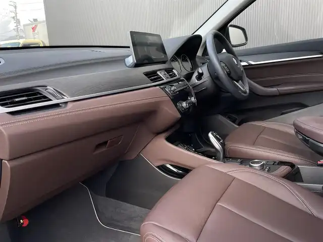 ＢＭＷ Ｘ１ xDrive 18d 長野県 2022(令4)年 0.6万km パール 4WD/ ハイラインパッケージ / ダコタレザーシート / モカ / コンフォートパッケージ/ シートヒーター / ACC / LKA / インテリジェントセーフティ / 純正ナビ / BT  / バックカメラ / クリアランスソナー / ドラレコ ミラー一体型ETC / パワーバックドア / 純正18AW