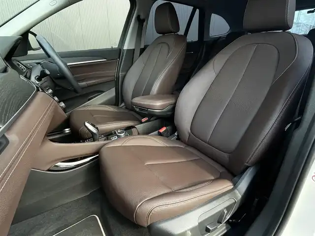 ＢＭＷ Ｘ１ xDrive 18d 長野県 2022(令4)年 0.6万km パール 4WD/ ハイラインパッケージ / ダコタレザーシート / モカ / コンフォートパッケージ/ シートヒーター / ACC / LKA / インテリジェントセーフティ / 純正ナビ / BT  / バックカメラ / クリアランスソナー / ドラレコ ミラー一体型ETC / パワーバックドア / 純正18AW