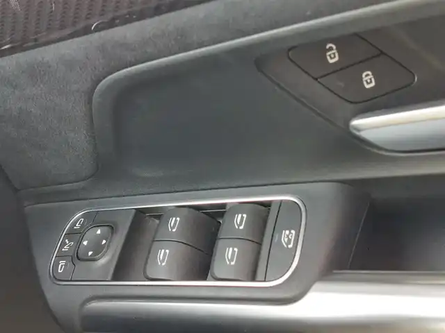 メルセデス・ベンツ Ｍ・ベンツ Ｂ２００ｄ AMGライン 滋賀県 2021(令3)年 3.4万km コスモスブラック 純正ナビ/フルセグTV/Bluetooth接続/バックカメラ/アダプティブクルーズコントロール/レーンキープアシスト/ブラインドスポットモニター/衝突被害軽減ブレーキ/純正18インチアルミホイール/シートヒーター/電動リアゲート/ハーフレーザーシート/コーナーセンサー/スマートキー/プッシュスタート