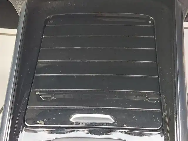 メルセデス・ベンツ Ｍ・ベンツ Ｂ２００ｄ AMGライン 滋賀県 2021(令3)年 3.4万km コスモスブラック 純正ナビ/フルセグTV/Bluetooth接続/バックカメラ/アダプティブクルーズコントロール/レーンキープアシスト/ブラインドスポットモニター/衝突被害軽減ブレーキ/純正18インチアルミホイール/シートヒーター/電動リアゲート/ハーフレーザーシート/コーナーセンサー/スマートキー/プッシュスタート