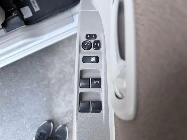 日産 ルークス E 高知県 2011(平23)年 4.3万km シルキーシルバーメタリック 純正ナビ/バックカメラ/スペアキー/AC/TV/純正フロアマット/両側スライドドア/ABS/Wエアバッグ/スマートキー/保証書/記録簿/取扱説明書