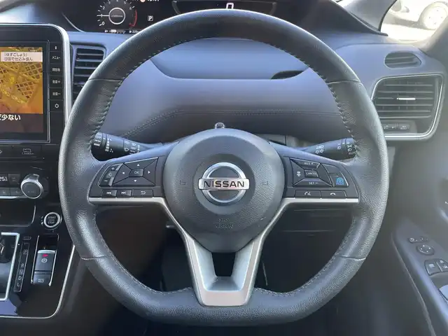 日産 セレナ ハイウェイスター V 埼玉県 2019(令1)年 4万km ブリリアントホワイトパール ワンオーナー/4WD/純正ナビ（CD/DVD/フルセグ/BT)/プロパイロット/アラウンドビューモニター/両側パワースライドドア/ハンズフリーオートスライドドア/ブラインドスポットモニター/エマージェンシーブレーキ/前後コーナーセンサー/アイドリングストップ/前方ドライブレコーダー/LEDヘッドライト/ETC/純正アルミ積込(195/65/R15)/スペアキー1本