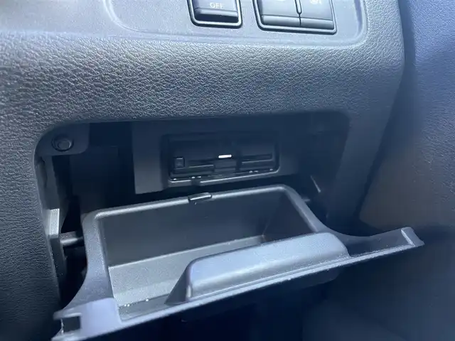 日産 セレナ ハイウェイスター V 埼玉県 2019(令1)年 4万km ブリリアントホワイトパール ワンオーナー/4WD/純正ナビ（CD/DVD/フルセグ/BT)/プロパイロット/アラウンドビューモニター/両側パワースライドドア/ハンズフリーオートスライドドア/ブラインドスポットモニター/エマージェンシーブレーキ/前後コーナーセンサー/アイドリングストップ/前方ドライブレコーダー/LEDヘッドライト/ETC/純正アルミ積込(195/65/R15)/スペアキー1本