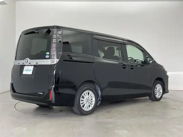 トヨタ ヴォクシー V 埼玉県 2014(平26)年 5.6万km ブラック 純正ナビ（Bluetooth/CD/DVD/フルセグTV)/後席用フリップダウンモニター/バックカメラ/両側パワースライドドア/ビルトインETC/クルーズコントロール/純正15インチアルミホイール/オートマチックハイビーム/LEDヘッドライト/フォグランプ/純正フロアマット/純正ドアバイザー/プッシュスタート/スマートキー/ステアリングスイッチ