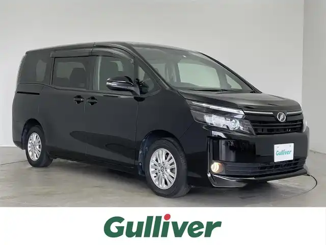 トヨタ ヴォクシー V 埼玉県 2014(平26)年 5.6万km ブラック 純正ナビ（Bluetooth/CD/DVD/フルセグTV)/後席用フリップダウンモニター/バックカメラ/両側パワースライドドア/ビルトインETC/クルーズコントロール/純正15インチアルミホイール/オートマチックハイビーム/LEDヘッドライト/フォグランプ/純正フロアマット/純正ドアバイザー/プッシュスタート/スマートキー/ステアリングスイッチ