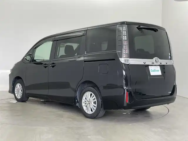 トヨタ ヴォクシー V 埼玉県 2014(平26)年 5.6万km ブラック 純正ナビ（Bluetooth/CD/DVD/フルセグTV)/後席用フリップダウンモニター/バックカメラ/両側パワースライドドア/ビルトインETC/クルーズコントロール/純正15インチアルミホイール/オートマチックハイビーム/LEDヘッドライト/フォグランプ/純正フロアマット/純正ドアバイザー/プッシュスタート/スマートキー/ステアリングスイッチ