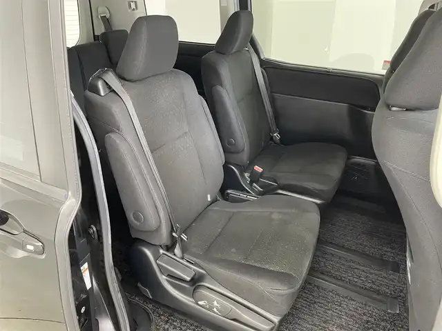 トヨタ ヴォクシー V 埼玉県 2014(平26)年 5.6万km ブラック 純正ナビ（Bluetooth/CD/DVD/フルセグTV)/後席用フリップダウンモニター/バックカメラ/両側パワースライドドア/ビルトインETC/クルーズコントロール/純正15インチアルミホイール/オートマチックハイビーム/LEDヘッドライト/フォグランプ/純正フロアマット/純正ドアバイザー/プッシュスタート/スマートキー/ステアリングスイッチ