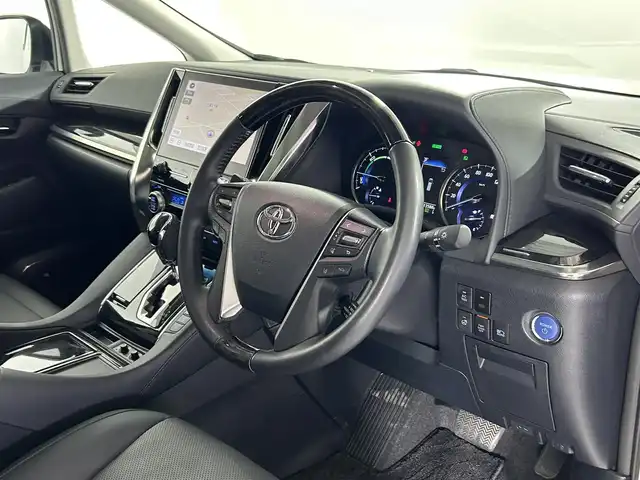 トヨタ アルファードハイブリット SR Cパッケージ 佐賀県 2023(令5)年 1.4万km ホワイトパールクリスタルシャイン メーカーオプション10.5インチナビ/（フルセグTV.CD.DVD.Bluetooth）/モデリスタエアロ/サンルーフ/JBLプレミアムサウンド/3眼LEDヘッドライト/衝突被害軽減システム/全方位バックカメラ/ブラインドスポットモニター/レーダークルーズコントロール/パーキングサポートブレーキ/ロードサインアシスト/レーンキープアシスト/アドバンスドパーク（高度駐車支援システム）/オートマチックハイビーム/オートライト/デジタルインナールームミラー/前後ドライプレコーダー/両側パワースライドドア/ステアリングヒーター/ビルトインET2.0/運転席・助手席パワーシート/運転席・助手席シートヒーター/運転席・助手席エアシート/メモリーシート/合皮シート/後席サンシェード