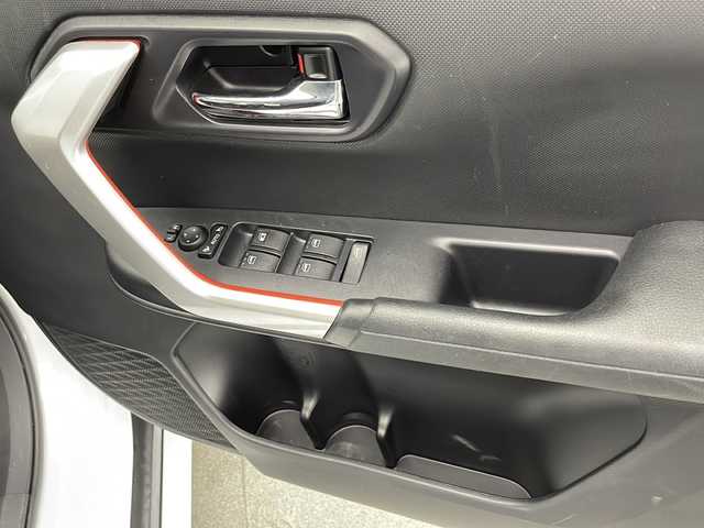 トヨタ ライズ Z 宮崎県 2020(令2)年 2.7万km シャイニングホワイトパール 禁煙車/トヨタセーフティセンス/純正9型ディスプレイオーディオナビTV/（AppleCarPlay/HDMI/Bluetooth/フルセグTV)/純正モデリスタエアロ/純正セキュリティアラーム/純正LEDオートライト/純正LEDフォグ/純正17インチアルミ/純正フロアマット/社外ドライブレコーダー/アダプティブクルーズコントロール/プリクラッシュセーフティ/レーンディパーチャーアラート/オートマチックハイビーム/クリアランスソナー/ブラインドスポットモニター/オートエアコン/前席シートヒーター/本革巻ハンドル/スマートキー/プッシュエンジンスタート