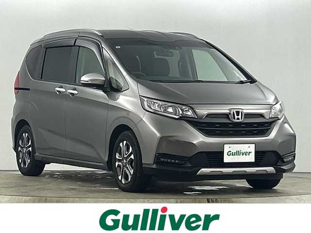 ホンダ フリード クロスター ホンダセンシング 愛知県 2021(令3)年 3.7万km スーパープラチナグレーメタリック 禁煙車/純正7インチナビ/（DVD/CD/AM/FM/Bluetooth/フルセグTV)/バックカメラ/ホンダセンシング/・衝突軽減ブレーキ/・レーンキープアシスト/・レーダークルーズコントロール/・誤発進抑制機能/ETC/前後ドライブレコーダー/両側パワースライドドア/ルーフレール/ハーフレザーシート/純正15インチアルミホイール/純正フロアマット/アイドリングストップ/スマートキー/スペアキー有/横滑り防止装置