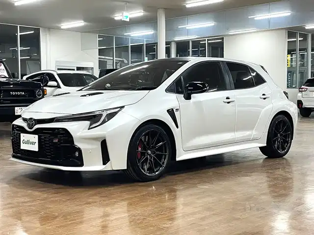 トヨタ ＧＲカローラ RZ 道央・札幌 2024(令6)年 0.4万km プラチナホワイトパールマイカ ワンオーナー/4WD/寒冷地仕様/1.6Lターボ/純正18インチAW/純正10.5型ナビ/フルセグTV/Bluetooth/Miracast/バックカメラ/JBLサウンド/GRハーフレザー/レーダークルーズコントロール/ヘッドアップディスプレイ/カーボンルーフ/シートヒーター（D/N）/ミラーヒーター/ブラインドスポットモニター/ステアリングヒーター/オートマチックハイビーム/ワイパーデアイサー/ヘッドライトレベライザー/ビルトインETC/プッシュスタート/スマートキー×2/LEDヘッドライト/前後フォグランプ/保証書/取扱説明書