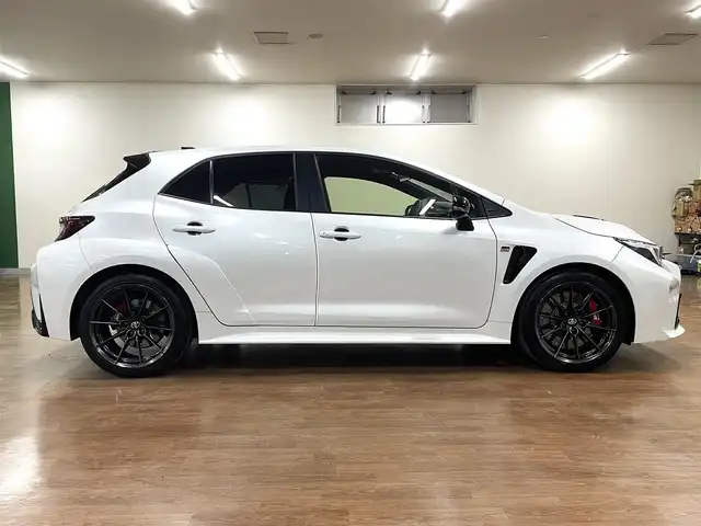 トヨタ ＧＲカローラ RZ 道央・札幌 2024(令6)年 0.4万km プラチナホワイトパールマイカ ワンオーナー/4WD/寒冷地仕様/1.6Lターボ/純正18インチAW/純正10.5型ナビ/フルセグTV/Bluetooth/Miracast/バックカメラ/JBLサウンド/GRハーフレザー/レーダークルーズコントロール/ヘッドアップディスプレイ/カーボンルーフ/シートヒーター（D/N）/ミラーヒーター/ブラインドスポットモニター/ステアリングヒーター/オートマチックハイビーム/ワイパーデアイサー/ヘッドライトレベライザー/ビルトインETC/プッシュスタート/スマートキー×2/LEDヘッドライト/前後フォグランプ/保証書/取扱説明書