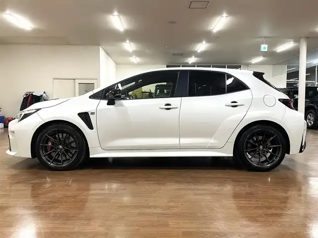トヨタ ＧＲカローラ RZ 道央・札幌 2024(令6)年 0.4万km プラチナホワイトパールマイカ ワンオーナー/4WD/寒冷地仕様/1.6Lターボ/純正18インチAW/純正10.5型ナビ/フルセグTV/Bluetooth/Miracast/バックカメラ/JBLサウンド/GRハーフレザー/レーダークルーズコントロール/ヘッドアップディスプレイ/カーボンルーフ/シートヒーター（D/N）/ミラーヒーター/ブラインドスポットモニター/ステアリングヒーター/オートマチックハイビーム/ワイパーデアイサー/ヘッドライトレベライザー/ビルトインETC/プッシュスタート/スマートキー×2/LEDヘッドライト/前後フォグランプ/保証書/取扱説明書