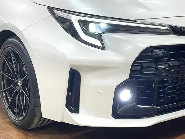 トヨタ ＧＲカローラ RZ 道央・札幌 2024(令6)年 0.4万km プラチナホワイトパールマイカ ワンオーナー/4WD/寒冷地仕様/1.6Lターボ/純正18インチAW/純正10.5型ナビ/フルセグTV/Bluetooth/Miracast/バックカメラ/JBLサウンド/GRハーフレザー/レーダークルーズコントロール/ヘッドアップディスプレイ/カーボンルーフ/シートヒーター（D/N）/ミラーヒーター/ブラインドスポットモニター/ステアリングヒーター/オートマチックハイビーム/ワイパーデアイサー/ヘッドライトレベライザー/ビルトインETC/プッシュスタート/スマートキー×2/LEDヘッドライト/前後フォグランプ/保証書/取扱説明書