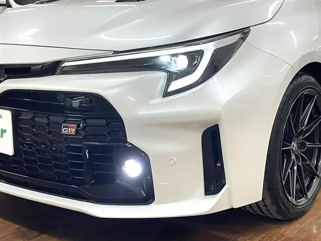 トヨタ ＧＲカローラ RZ 道央・札幌 2024(令6)年 0.4万km プラチナホワイトパールマイカ ワンオーナー/4WD/寒冷地仕様/1.6Lターボ/純正18インチAW/純正10.5型ナビ/フルセグTV/Bluetooth/Miracast/バックカメラ/JBLサウンド/GRハーフレザー/レーダークルーズコントロール/ヘッドアップディスプレイ/カーボンルーフ/シートヒーター（D/N）/ミラーヒーター/ブラインドスポットモニター/ステアリングヒーター/オートマチックハイビーム/ワイパーデアイサー/ヘッドライトレベライザー/ビルトインETC/プッシュスタート/スマートキー×2/LEDヘッドライト/前後フォグランプ/保証書/取扱説明書