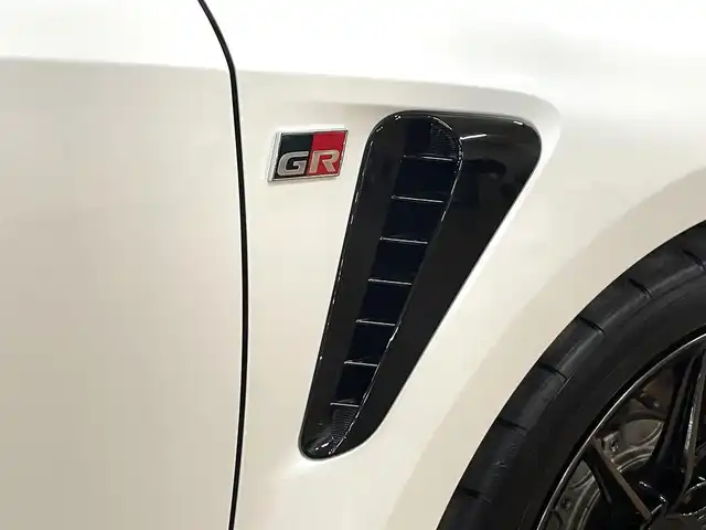 トヨタ ＧＲカローラ RZ 道央・札幌 2024(令6)年 0.4万km プラチナホワイトパールマイカ ワンオーナー/4WD/寒冷地仕様/1.6Lターボ/純正18インチAW/純正10.5型ナビ/フルセグTV/Bluetooth/Miracast/バックカメラ/JBLサウンド/GRハーフレザー/レーダークルーズコントロール/ヘッドアップディスプレイ/カーボンルーフ/シートヒーター（D/N）/ミラーヒーター/ブラインドスポットモニター/ステアリングヒーター/オートマチックハイビーム/ワイパーデアイサー/ヘッドライトレベライザー/ビルトインETC/プッシュスタート/スマートキー×2/LEDヘッドライト/前後フォグランプ/保証書/取扱説明書