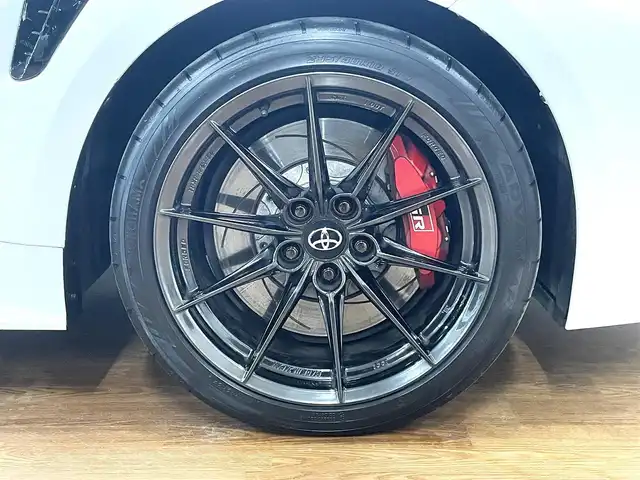 トヨタ ＧＲカローラ RZ 道央・札幌 2024(令6)年 0.4万km プラチナホワイトパールマイカ ワンオーナー/4WD/寒冷地仕様/1.6Lターボ/純正18インチAW/純正10.5型ナビ/フルセグTV/Bluetooth/Miracast/バックカメラ/JBLサウンド/GRハーフレザー/レーダークルーズコントロール/ヘッドアップディスプレイ/カーボンルーフ/シートヒーター（D/N）/ミラーヒーター/ブラインドスポットモニター/ステアリングヒーター/オートマチックハイビーム/ワイパーデアイサー/ヘッドライトレベライザー/ビルトインETC/プッシュスタート/スマートキー×2/LEDヘッドライト/前後フォグランプ/保証書/取扱説明書