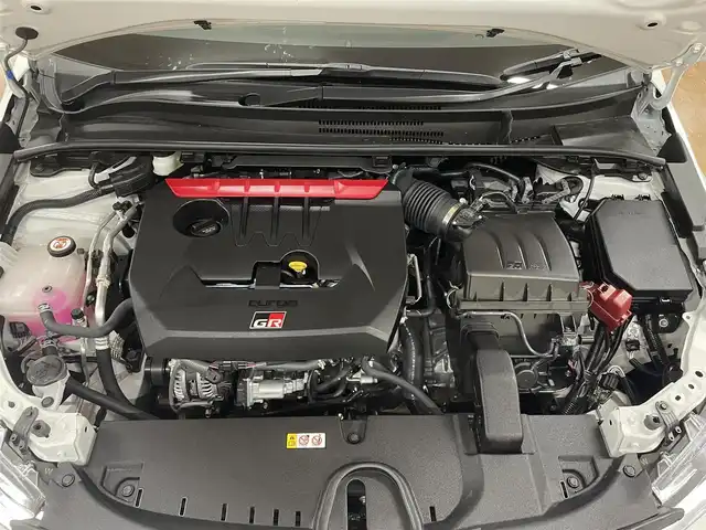 トヨタ ＧＲカローラ RZ 道央・札幌 2024(令6)年 0.4万km プラチナホワイトパールマイカ ワンオーナー/4WD/寒冷地仕様/1.6Lターボ/純正18インチAW/純正10.5型ナビ/フルセグTV/Bluetooth/Miracast/バックカメラ/JBLサウンド/GRハーフレザー/レーダークルーズコントロール/ヘッドアップディスプレイ/カーボンルーフ/シートヒーター（D/N）/ミラーヒーター/ブラインドスポットモニター/ステアリングヒーター/オートマチックハイビーム/ワイパーデアイサー/ヘッドライトレベライザー/ビルトインETC/プッシュスタート/スマートキー×2/LEDヘッドライト/前後フォグランプ/保証書/取扱説明書
