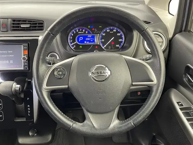 日産 デイズ ハイウェイスターG 群馬県 2014(平26)年 9.1万km クールシルバー 純正７インチナビ/iPod/AUX/CD/DVD/Bluetooth/アラウンドビューモニター/ETC/スマートキー/プッシュスタート/純正フロアマット/オートライト/キセノンヘッドライト/盗難防止装置/純正AW/パワーウィンドウ/パワーステアリング/オートエアコン/禁煙車