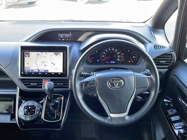 トヨタ ヴォクシー ZS 煌Ⅱ 長野県 2020(令2)年 4.1万km ブラック 純正9インチナビ　【NSZT-Y68T】/(FM/AM/Bluetooth/CD/TV)/前後ドライブレコーダー　【DC-DR652】/バックカメラ/両側パワースライドドア/クルーズコントロール/衝突被害軽減ブレーキ/車線逸脱警報/前後コーナーセンサー/MTモード/ビルトインETC/ステアリングスイッチ/純正16インチアルミホイール/LEDヘッドライト/オートハイビーム/オートライト/社外フロアマット/ウォークスルー/アイドリングストップ/プッシュスタート/ドアバイザー/スマートキー/パワーステアリング/パワーウインドウ