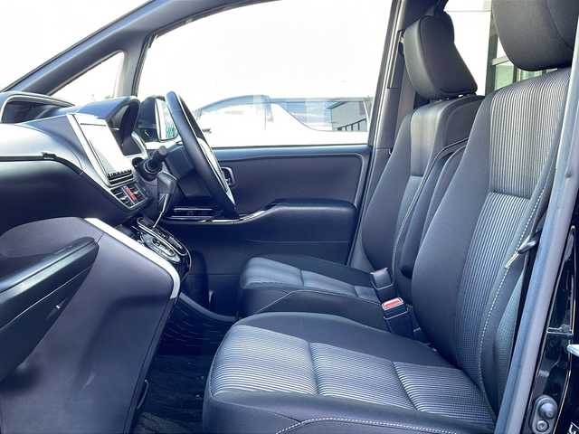 トヨタ ヴォクシー ZS 煌Ⅱ 長野県 2020(令2)年 4.1万km ブラック 純正9インチナビ　【NSZT-Y68T】/(FM/AM/Bluetooth/CD/TV)/前後ドライブレコーダー　【DC-DR652】/バックカメラ/両側パワースライドドア/クルーズコントロール/衝突被害軽減ブレーキ/車線逸脱警報/前後コーナーセンサー/MTモード/ビルトインETC/ステアリングスイッチ/純正16インチアルミホイール/LEDヘッドライト/オートハイビーム/オートライト/社外フロアマット/ウォークスルー/アイドリングストップ/プッシュスタート/ドアバイザー/スマートキー/パワーステアリング/パワーウインドウ